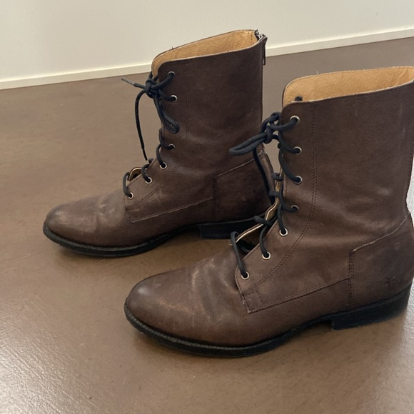 FRYE lace up boot with easy on and off zippers in the back. Hardly worn. - Picture 2 of 9